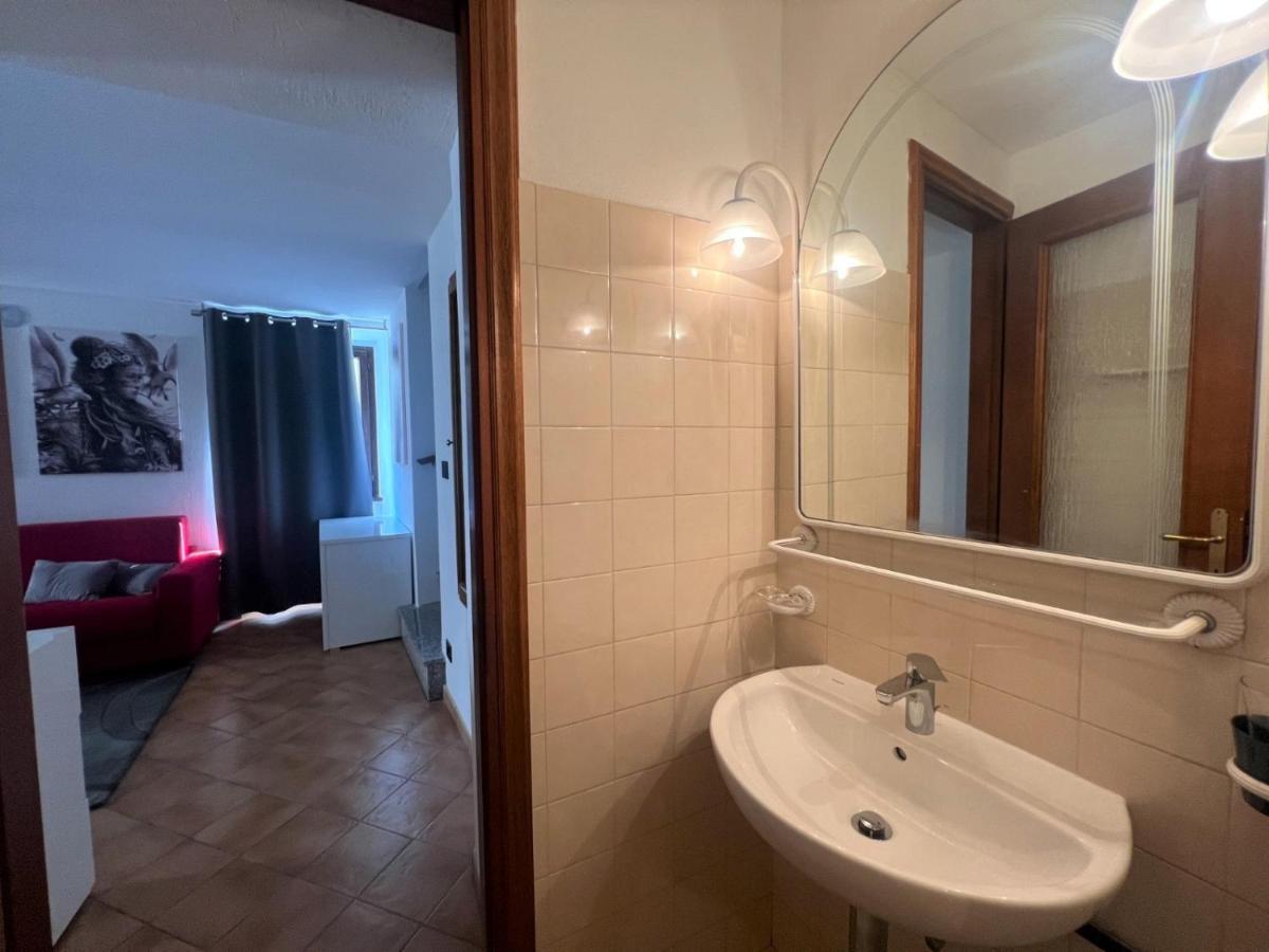 Apartment In Central Square With Lake View Лено Экстерьер фото